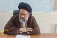 گریهآور است/ همه فقط مانع می تراشند/از ماست که بر ماست! گریهآور است/ همه فقط مانع می تراشند/از ماست که بر ماست!